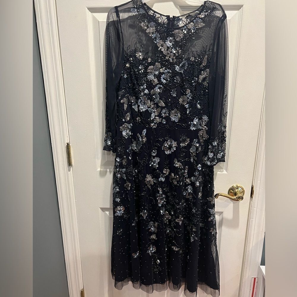 ADRIANNA PAPELL LONG SLEEVE NAVY BLUE BEADED MESH GOWN IN SIZE 8